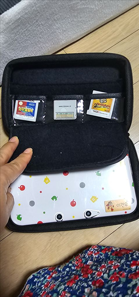 닌텐도 3DS XL 튀어나와요 동물의 숲 에디션 이미지