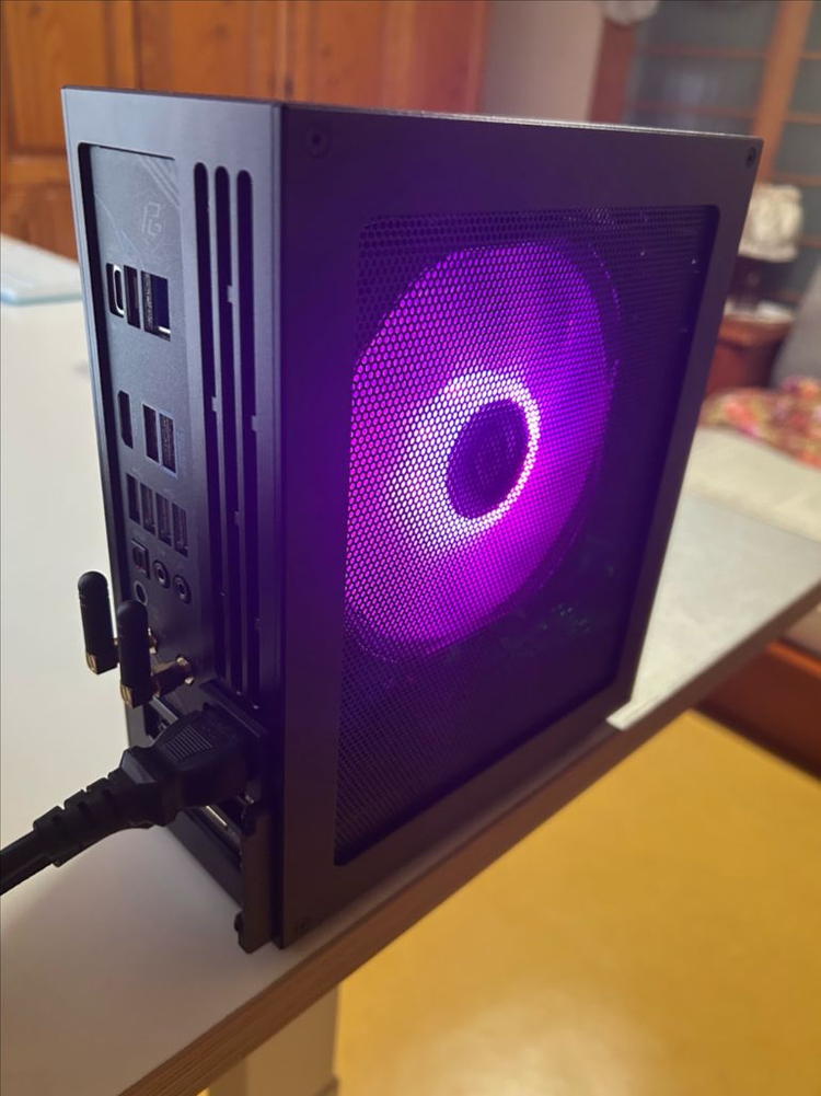 AMD 9800x3d, 지포스 5060 미니pc sff 본체--2