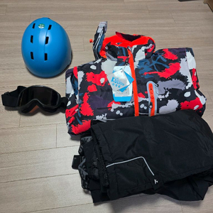 새상품/스키복 키즈150(14호)세트+고글+헬멧
