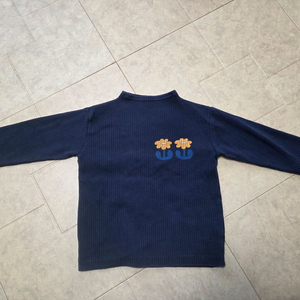 리미떼두두 목티셔츠 M사이즈