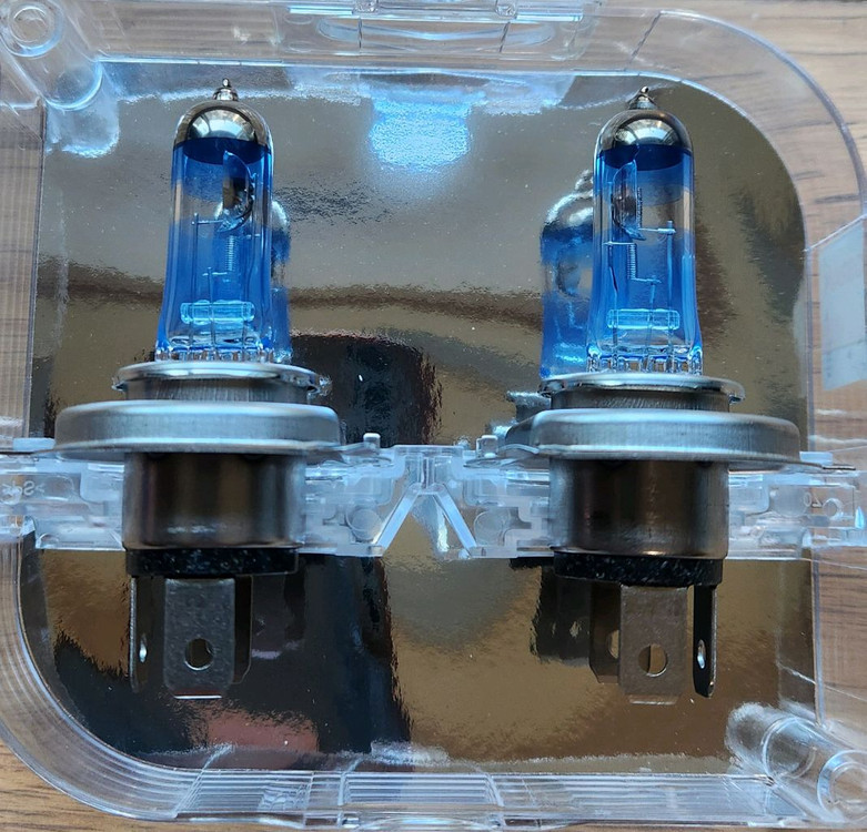 오스람 나이트브레이커 레이저 200% H4 전조등 판매합니다.--1