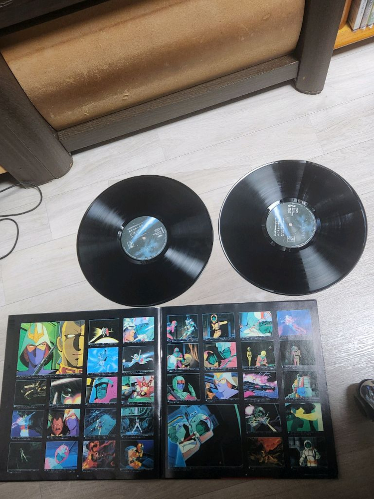 건담LP 레코드 기동전사 건담 III: 만남의 우주(III )의 오리지널 사운드트랙 판매합니다--3