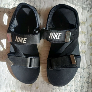 나이키 샌들 240사이즈 3만원에 판매합니다