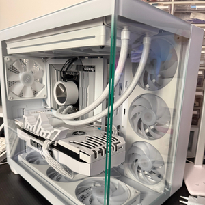 7800X3D 5070TI 본체 판매합니다 화이트세트 셋업 부산