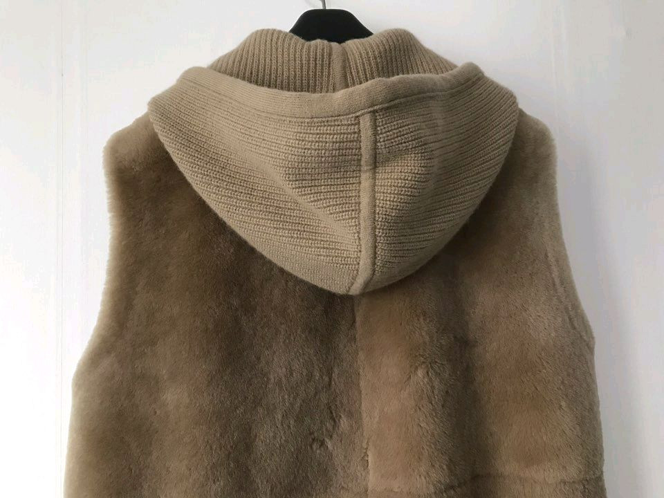 (새상품) DKNY 한섬 천연 무스탕 모피 니트 후드 베스트 55 사이즈 (매장가 260만원)--1