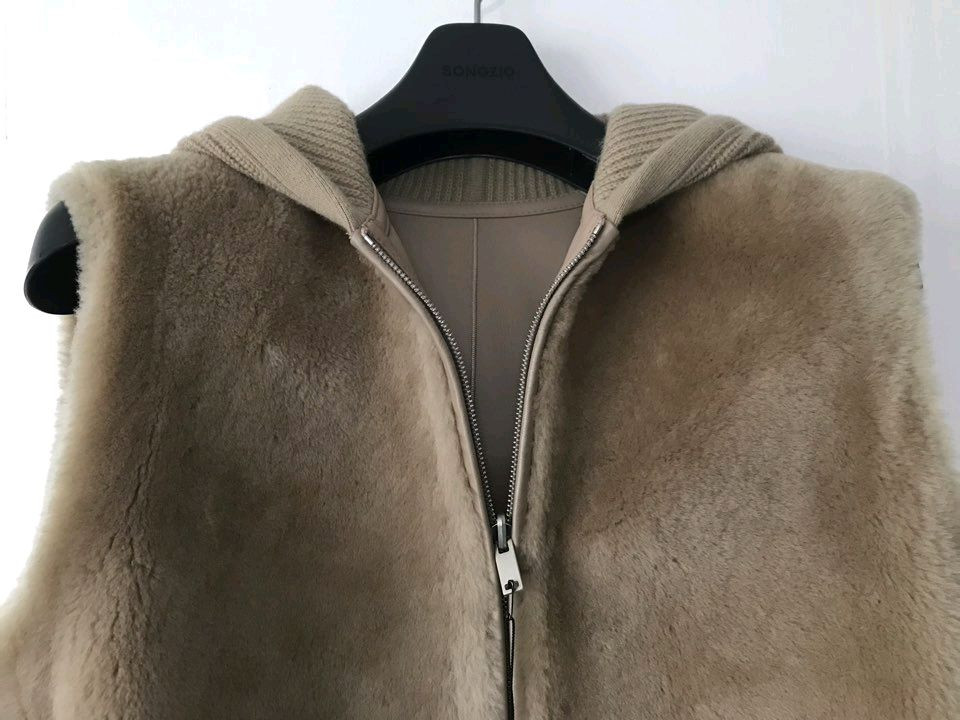 (새상품) DKNY 한섬 천연 무스탕 모피 니트 후드 베스트 55 사이즈 (매장가 260만원)--3