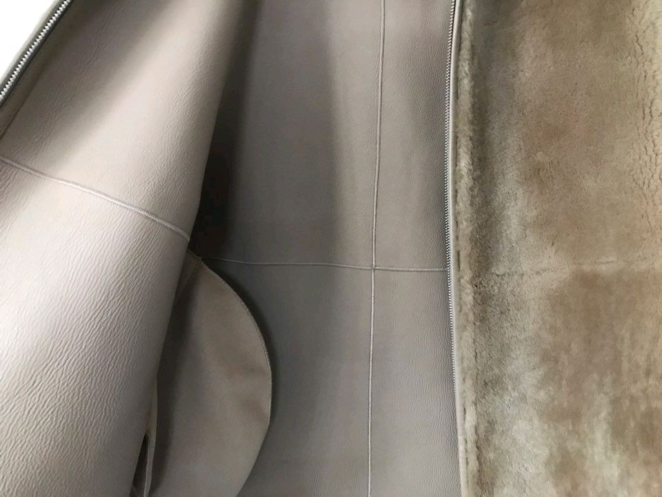 (새상품) DKNY 한섬 천연 무스탕 모피 니트 후드 베스트 55 사이즈 (매장가 260만원)--5