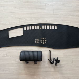 싼타페 mx5 대쉬보드커버 , 목쿠션 , 휴대폰거치대 팔아요 이미지