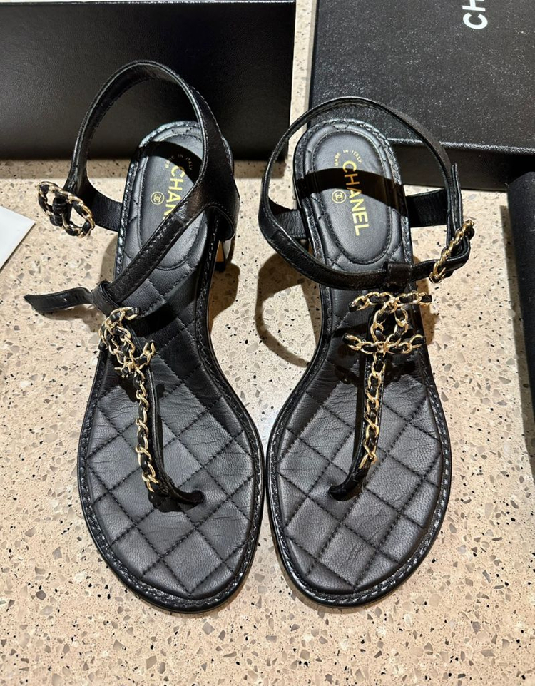 [37]샤넬 체인 장식 플립플랍 샌들--1