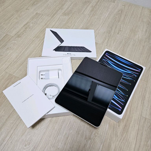 아이패드 프로 11(4세대) m2 256GB + 스마트 키보드 폴리오