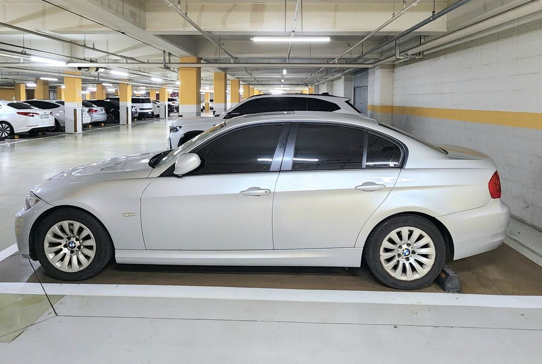 중형 세단 (BMW 3시리즈 E90 320i)--1