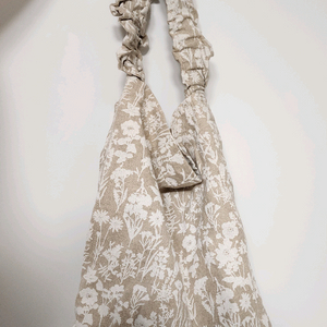 에코백 새상품 에이바이에이 w컨셉 플라워패턴 셔링 숄더백 베이지