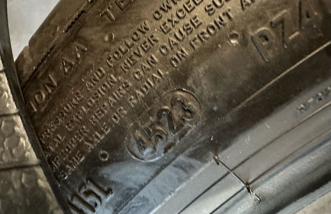 275-40-19 피렐리 피제로 pz4 2본 판매--1