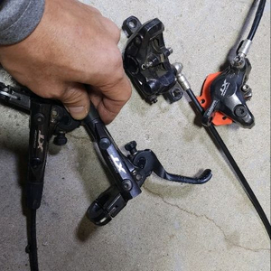 XT m8000 중고 브레이크. 호스길이는 길게 옵션 가능