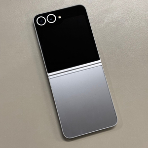 (포르쉐)갤럭시Z플립6 실버색상 256용량 미파손 무잔상 동일기종대비 가성비 꿀매물 28만 판매합니다