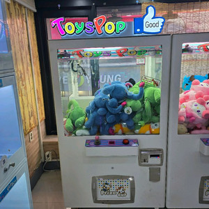 토이즈팝 기계위에 엘이디판 팝니다. (빌보드엘이디판)