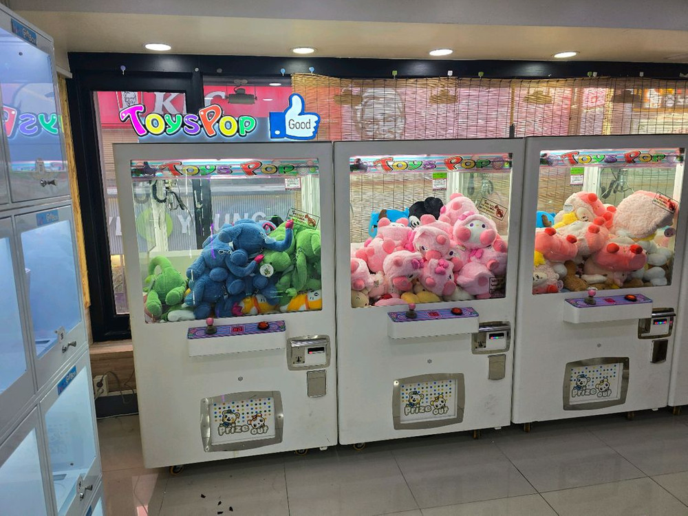 토이즈팝 기계위에 엘이디판 팝니다. (빌보드엘이디판)--1