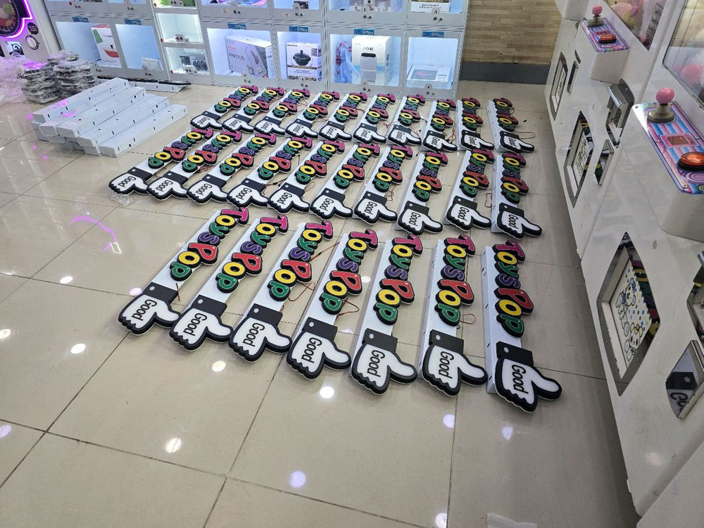 토이즈팝 기계위에 엘이디판 팝니다. (빌보드엘이디판)--2