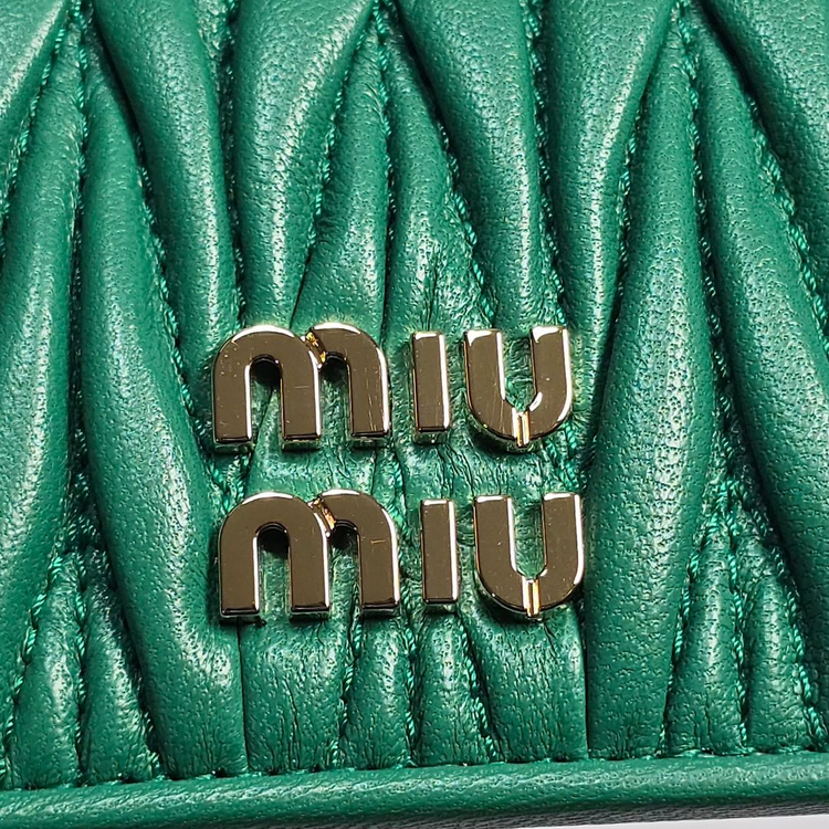 미우미우 마테라쎄 카드지갑 이미지