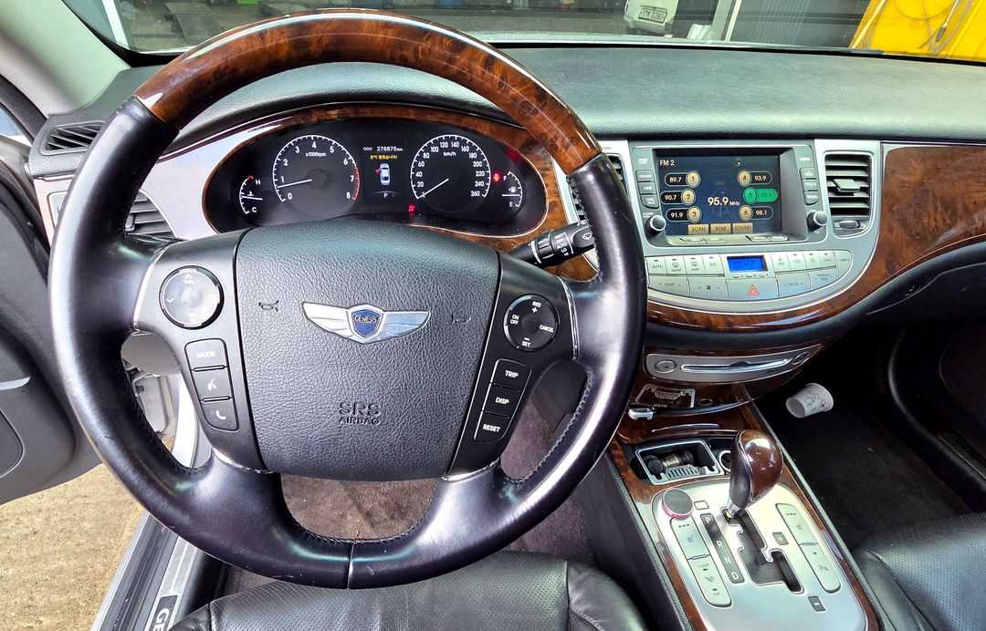 제네시스BH 폐차로 부품팝니다 은색 전기형 이미지