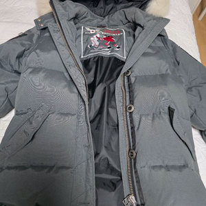 무스너클 쓰리쿼터 패딩팝니다 이미지