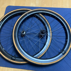 자이언트 SLR1 50 디스크 카본휠셋. 슈발베원 타이어포함. 50미리 풀카본 디스크브레이크 로드용 휠셋입니다.