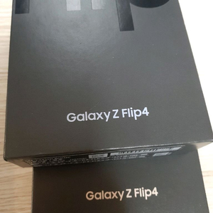 갤럭시Z플립4 256G 미개봉(소장제품)