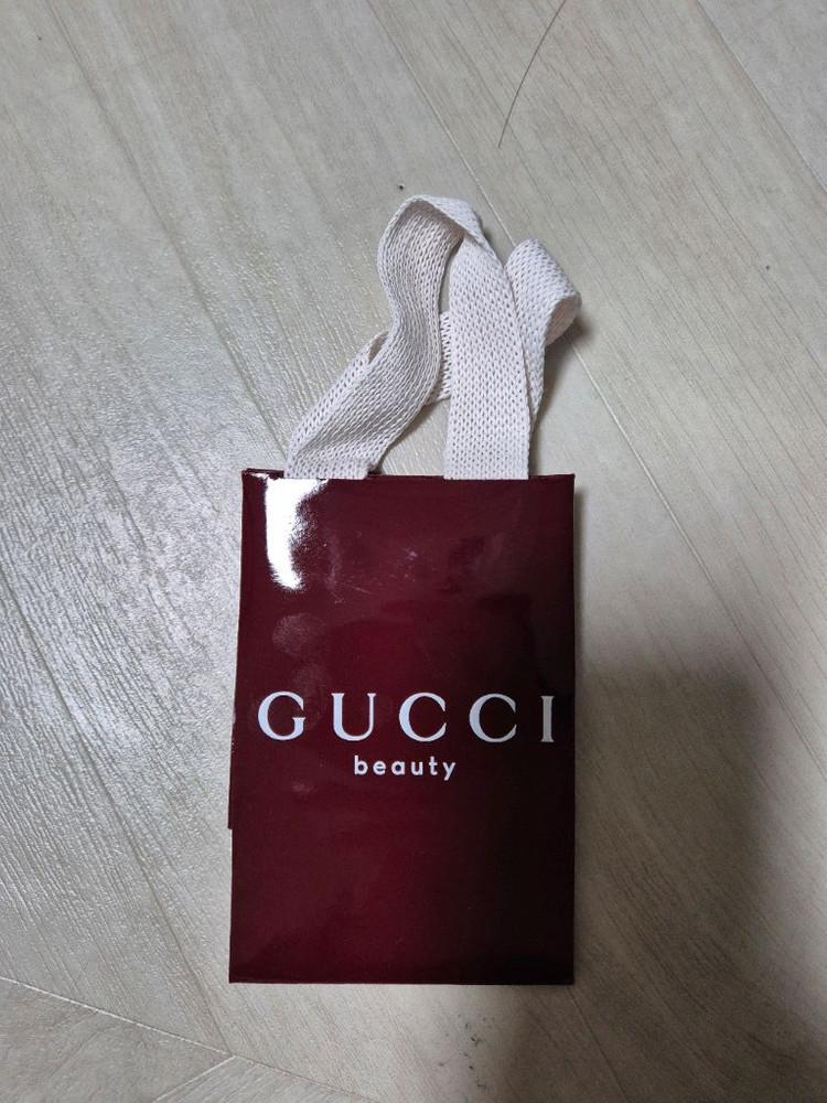 구찌 루즈 아 레브르 사틴 립스틱--3