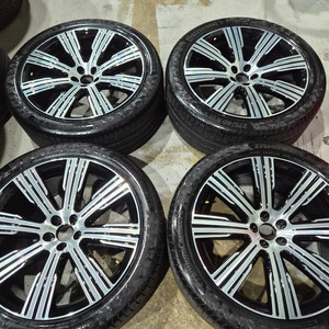 볼보XC90 21인치 순정 휠타이어 판매합니다 이미지