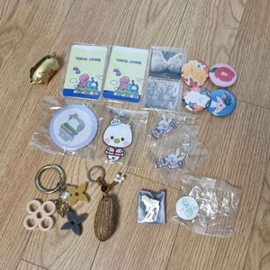키링, 뱃지, 손거울, 카드홀더, 마그네틱 기념품 모음