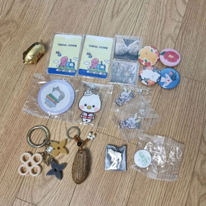 키링, 뱃지, 손거울, 카드홀더, 마그네틱 기념품 모음