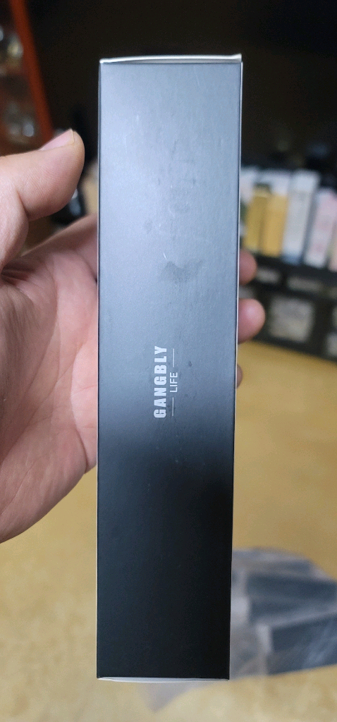 [미개봉/새상품] 강블리라이프 무선 블루투스 유트버 셀카봉 삼각대제품 설명:송년회때 모임 친구들 선물주고 사진에 있--3