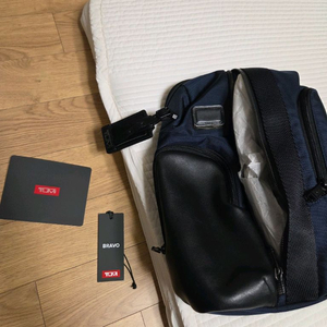 투미 스미스 슬링백 네이비