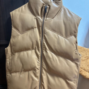 1월달 까지만 만원) 에잇세컨즈 레더 조끼 패딩