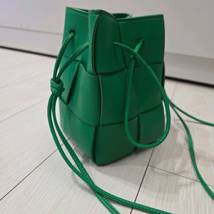 보테가 베네타 카세트 미니 복조리 버킷백