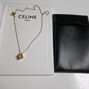 셀린느큐브 펜던트 목걸이