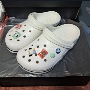 크록스정품225<220~225>지비츠포함 크록밴드 화이트 거의새거