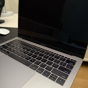 맥북 프로 2017 13인치 논터치바 영문 이미지