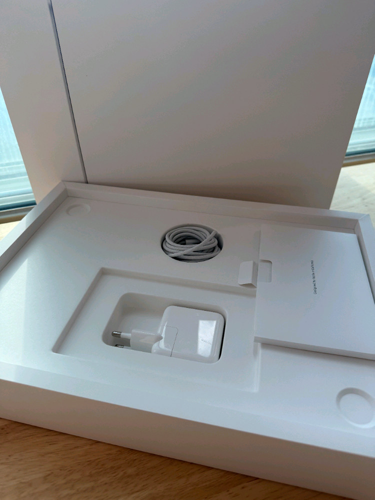 맥북 에어 15인치 M3 256G 이미지