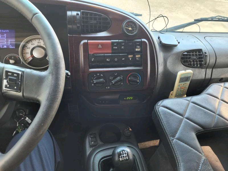 메가트럭 4.5톤 앞축 7.4카고 2015년--6