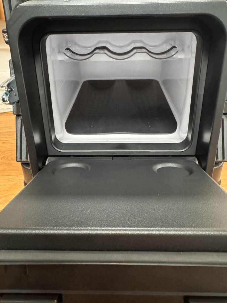 벤츠 정품 차량용 냉장고 이미지