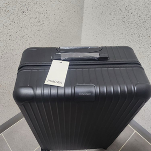 리모와 캐리어 에센셜 메트블랙