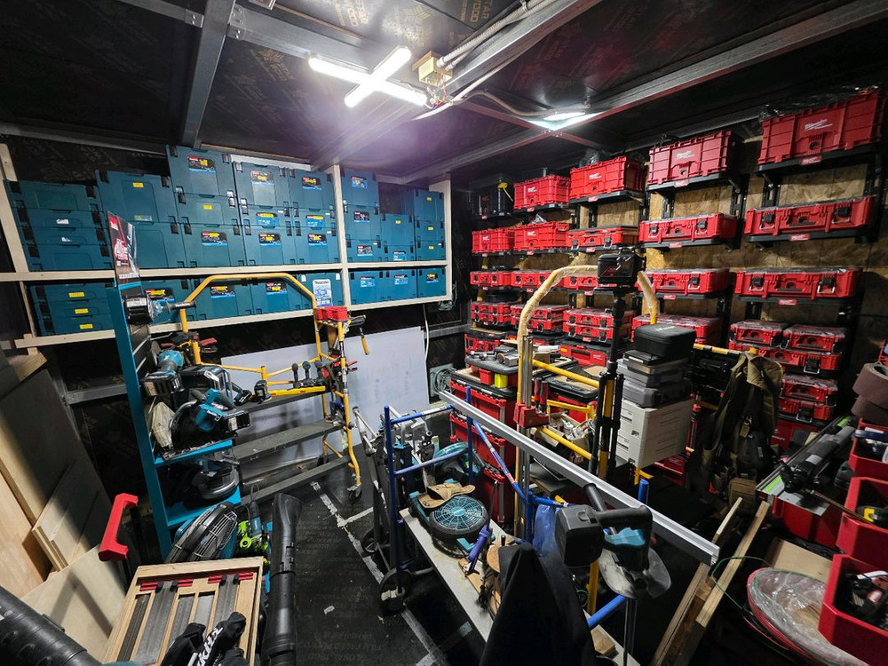 마끼다 LS003G 40V충전 각도절단기 판매합니다--3