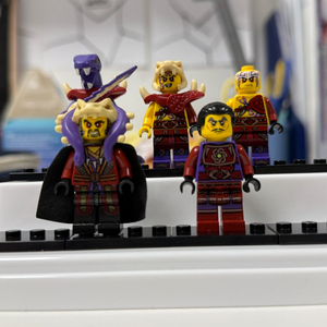 레고 티타늄닌자고 빌런 미니피규어(첸,클라우즈) 일괄