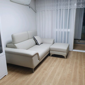 우아미 가죽소파 3인용 + 스툴팝니다