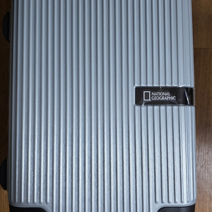 내셔널지오그래픽 심포니 기내용 20형 티타늄 129000원에 팔게요