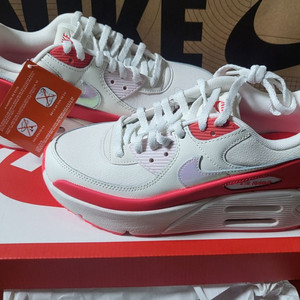 나이키 에어맥스 90 LV8 여자운동화(235 240 245 250)