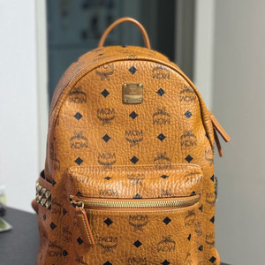 MCM 여자 명품 가방 비세토스 스터드 백팩