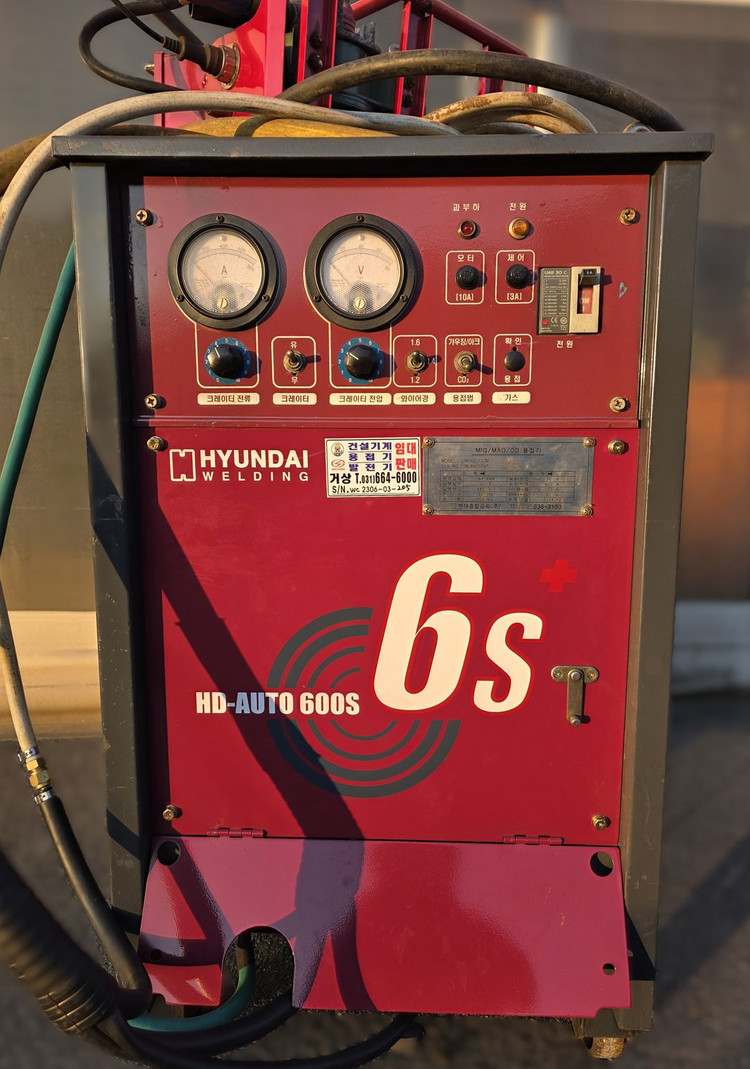 현대 LIBERO 600M CO2/MAG/MIG 용접기 | 600A | 380V | 산업용 대형 중고용접기--1
