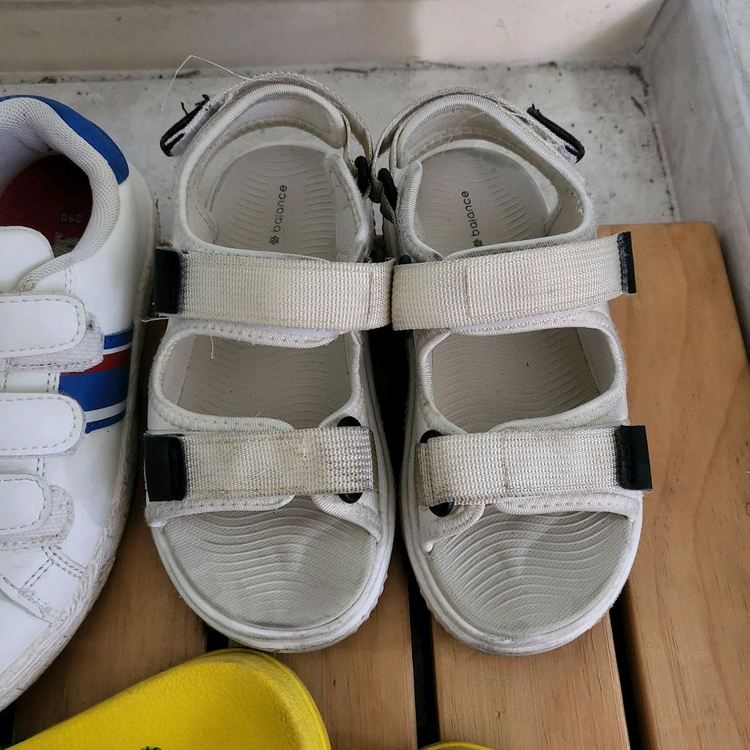 아동 운동화 샌들 슬리퍼 일괄 팝니다.--2